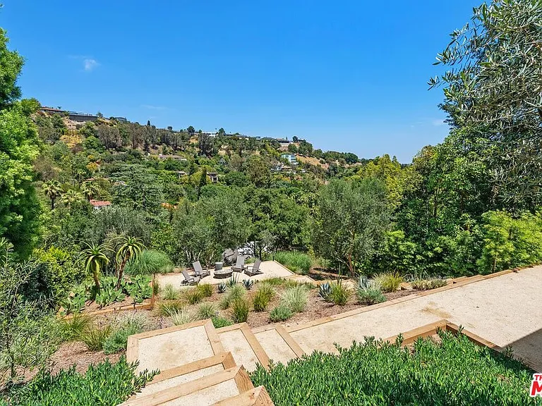 2528 Carman Crest Dr — Photo 22