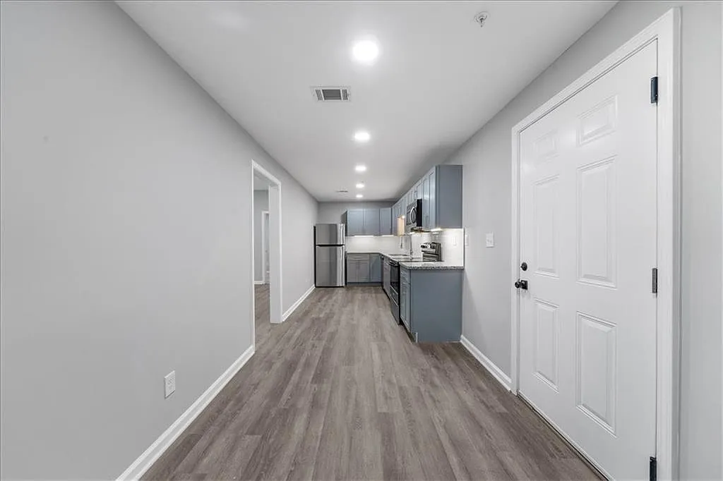3 bed, 3.5 bath, 1800 sqft, $2,750 — Photo 3
