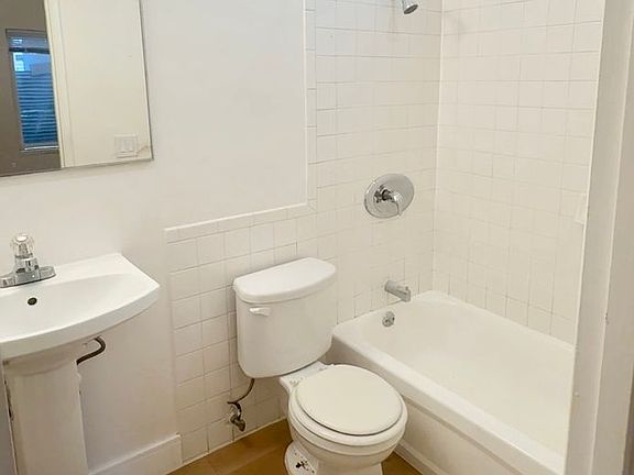 3rd image of 185 Athol Ave APT 8