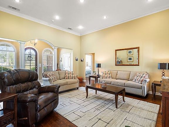 3rd image of 213 Water Oak Ln