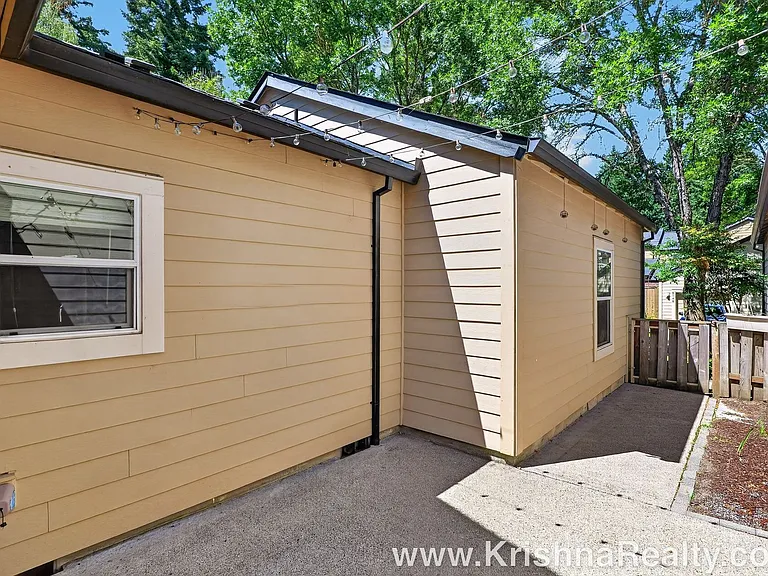 8165 NE Wilkins St — Photo 18