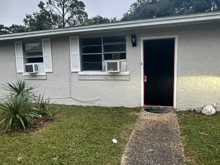 671 E Olive Rd #9 — Photo 4