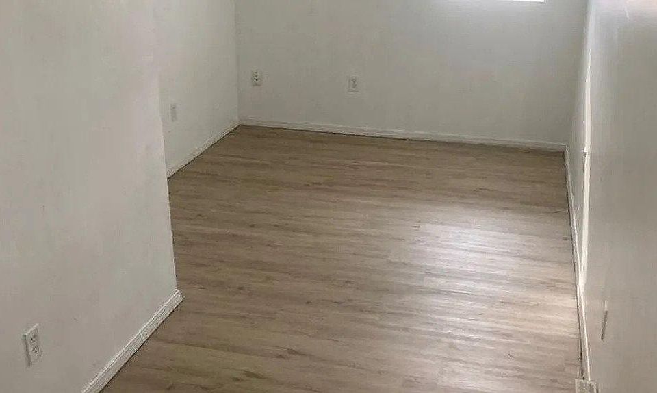 2nd image of 4917 Hillcrest Dr #6