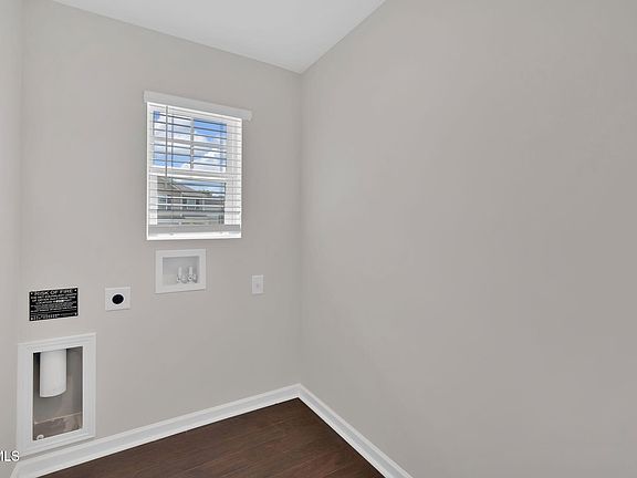 5th image of 349 Arrowhead Dr