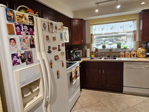 5th image of 9310 Sunrise Lakes Boulevard #101