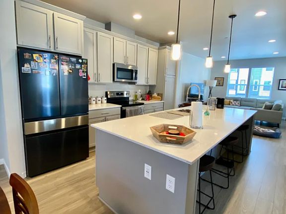 5th image of 13717 Admiralty Way #B1