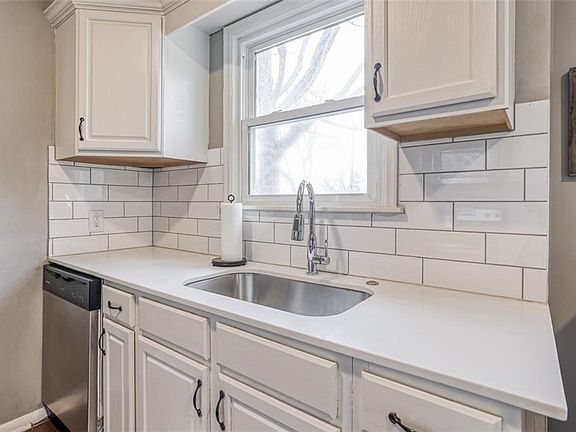 4th image of 5006 Briar St