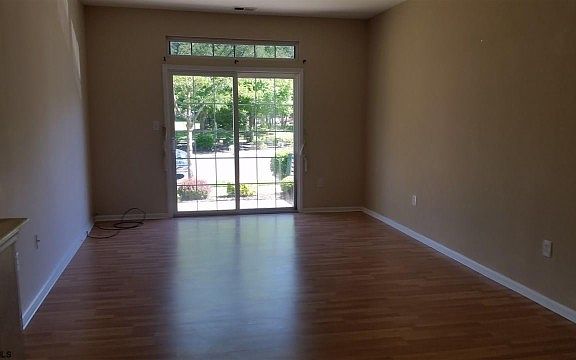 5th image of 118 Dover Ct #26