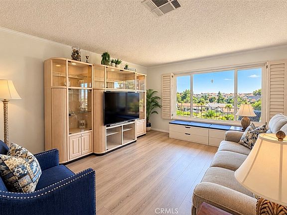 3rd image of 197 Summit View Dr