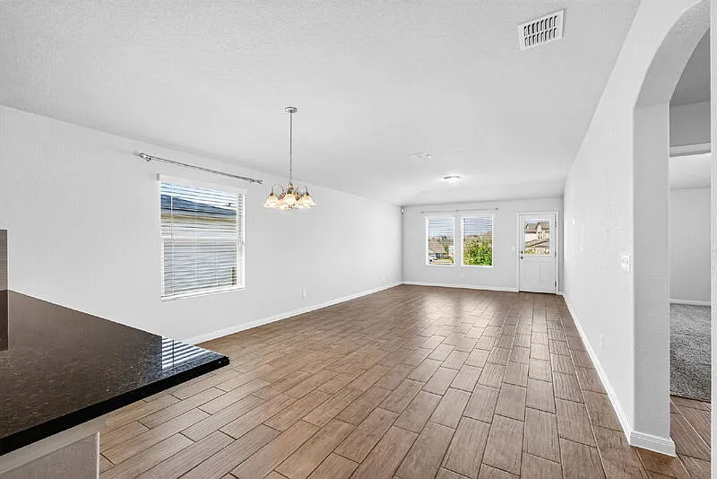 4 bed, 2.0 bath, 1834 sqft, $1,745 — Photo 3
