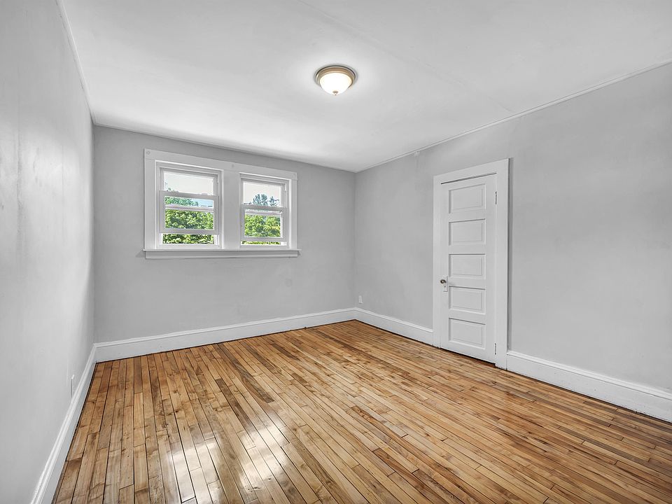 12 Ridgefield St Manchester CT Zillow