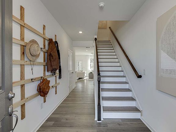 Park Vue - Hummingbird Interior Image 1