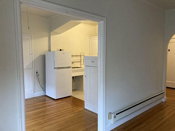 4th image of 2120 Larkin St APT 205