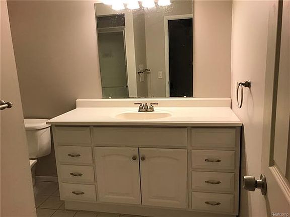 4th image of 29074 Tiffany Dr E #1