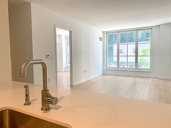 5th image of 535 W 43rd St #S6a