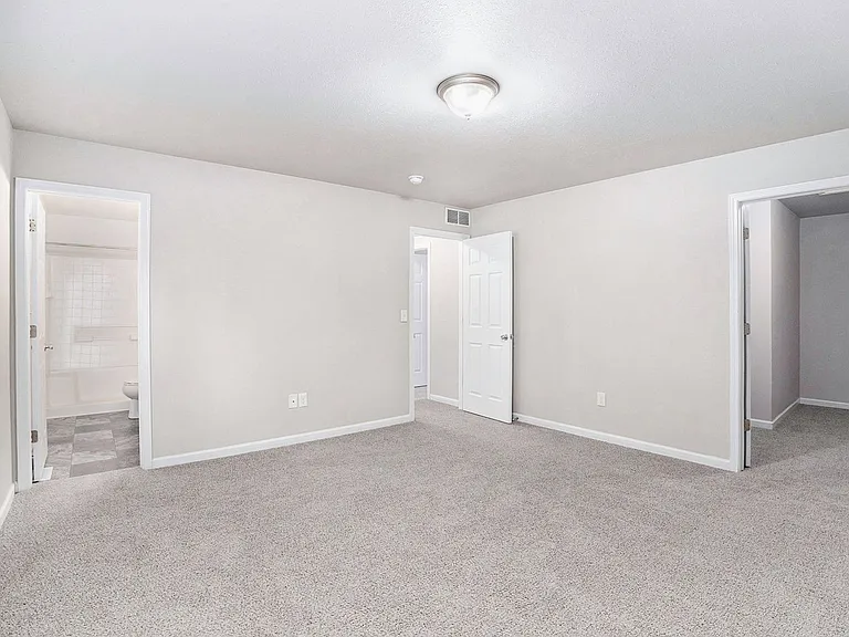 1048 Broken Ridge Dr — Photo 10