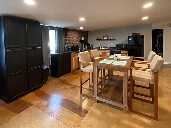 4th image of 4813 Vine St #4