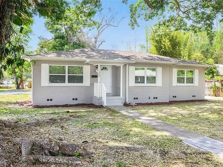 1300 Hardy Ave — Photo 5