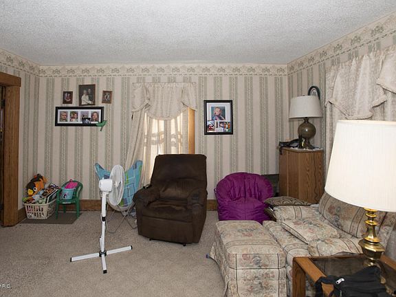 4th image of 22 Burnham St W