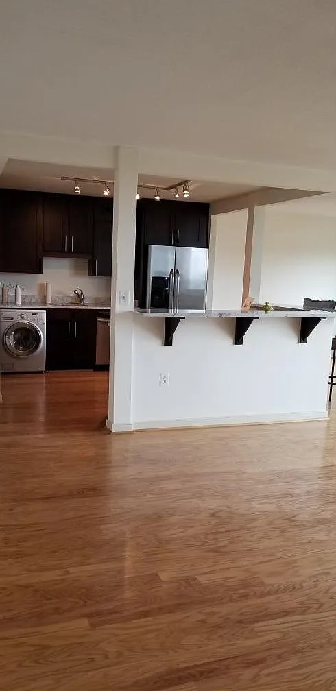 2 bed, 1200 sqft, $2,400 — Photo 1