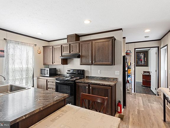 4th image of 234 Iris Rd