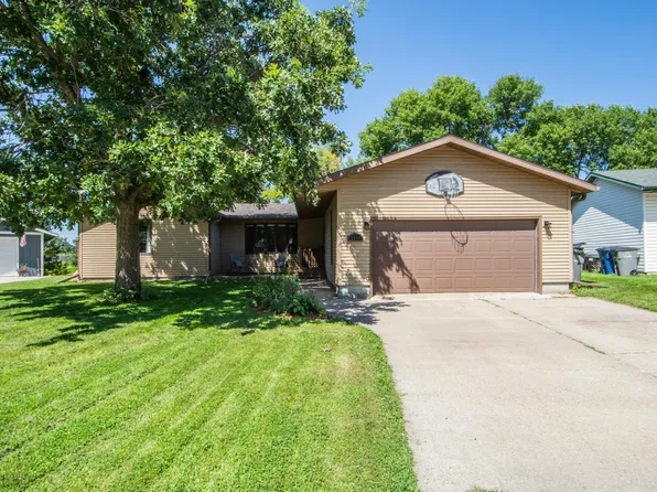 2906 14th Ave S, Moorhead, MN 56560