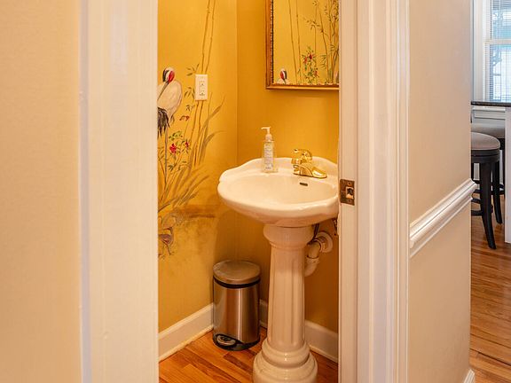 5th image of 2445 Vaucluse Rd