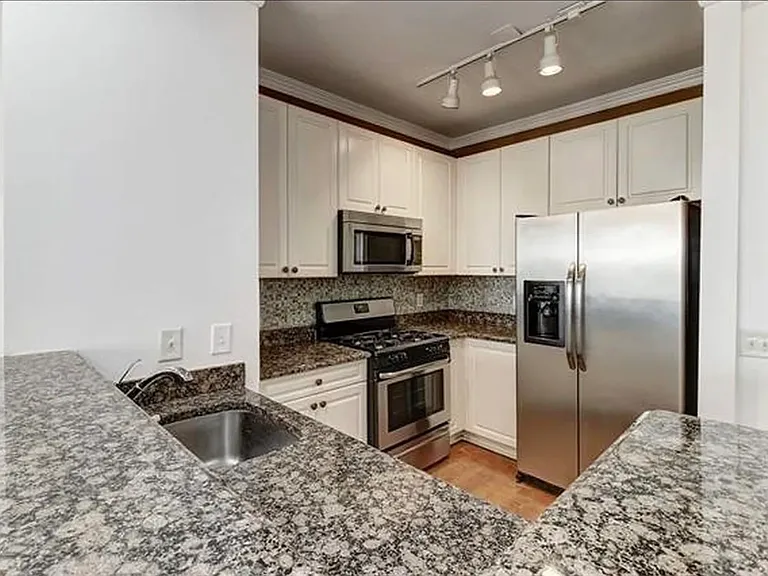 15 Warren St #335 — Photo 4