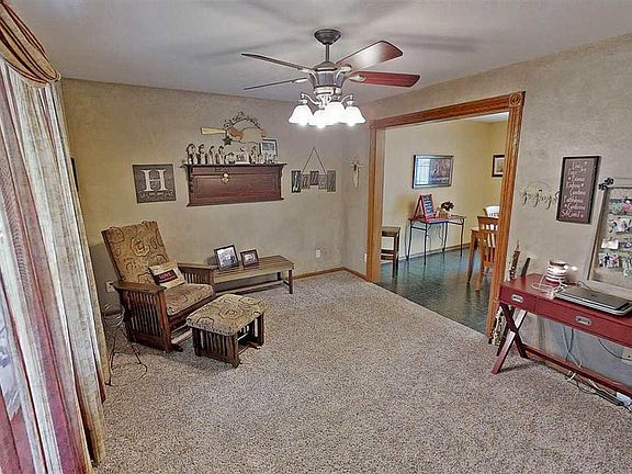 5th image of 325 King Olavs Ln