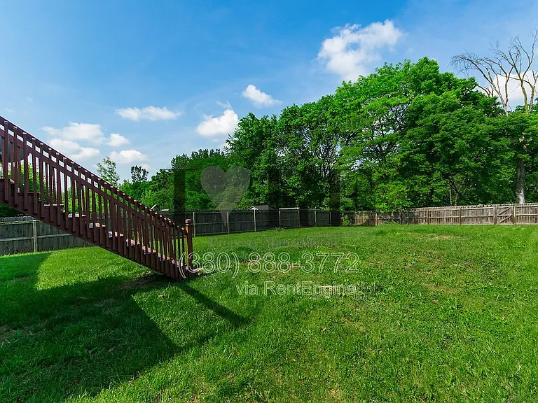 1433 Tall Meadows Dr — Photo 16