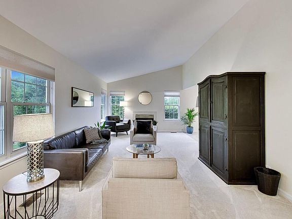 4th image of 579 Willow Way