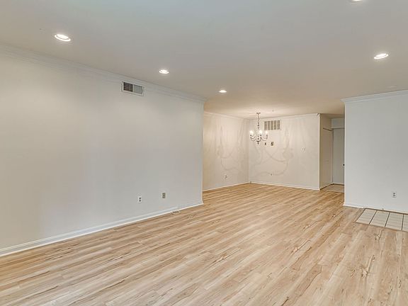 4th image of 3109 Patrick Henry Dr APT 627