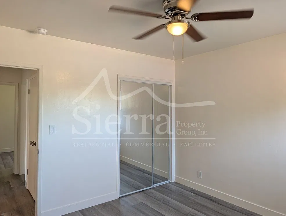 922ISL — Photo 4