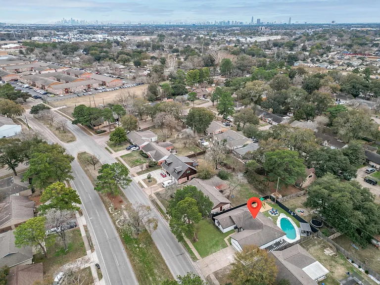 9219 Kempwood Dr — Photo 35