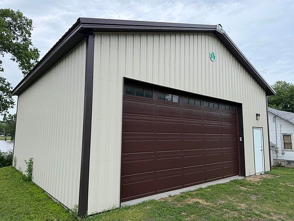 2nd image of 7552 N River Rd