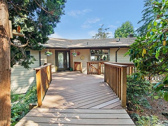3rd image of 327 23rd Ave SE