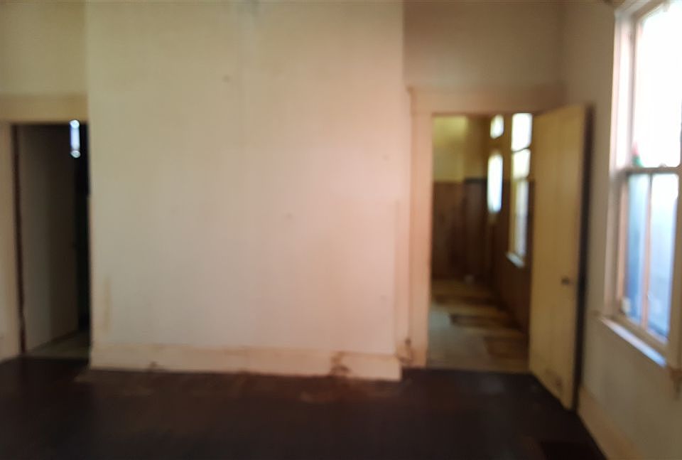 2nd image of 1915 Garrard St