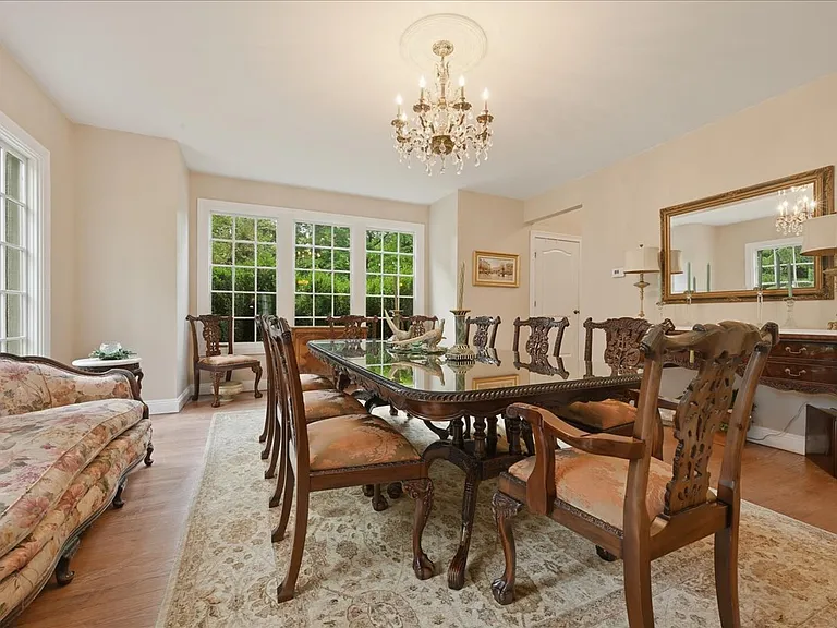 31 Cornwall Ln — Photo 11