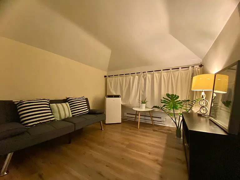 2095 Stillman Rd #3 — Photo 8