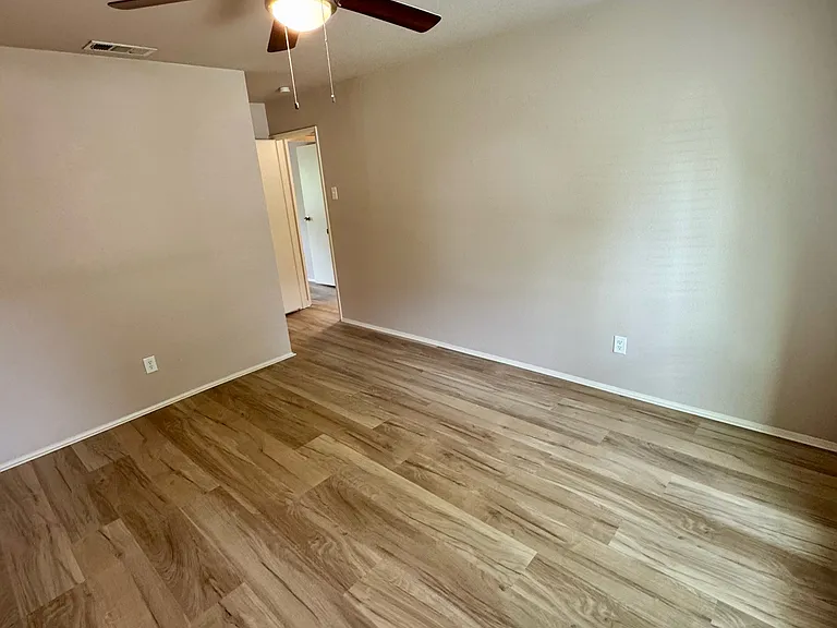 2801 W Springdale Cir — Photo 9