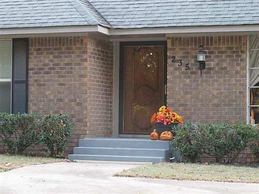 3rd image of 235 Woods Ln