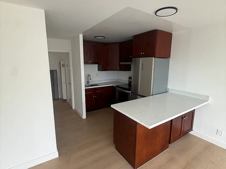407 29th St #5 — Photo 5