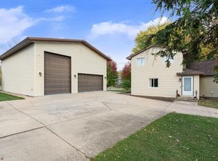 1130 E School St, Owatonna, MN 55060