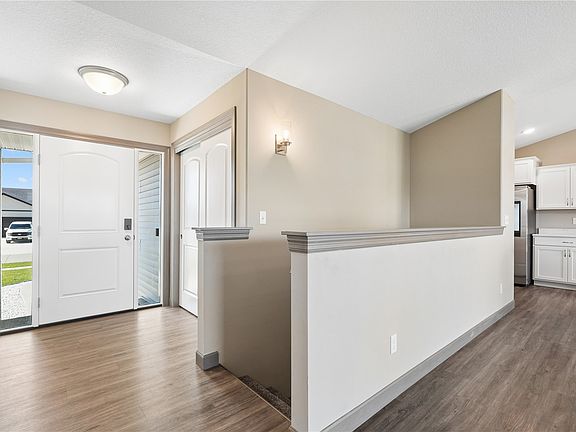 3rd image of 6154 Glenwood Dr