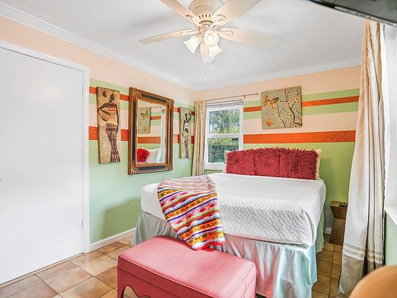 5th image of 528 NE 16th Court