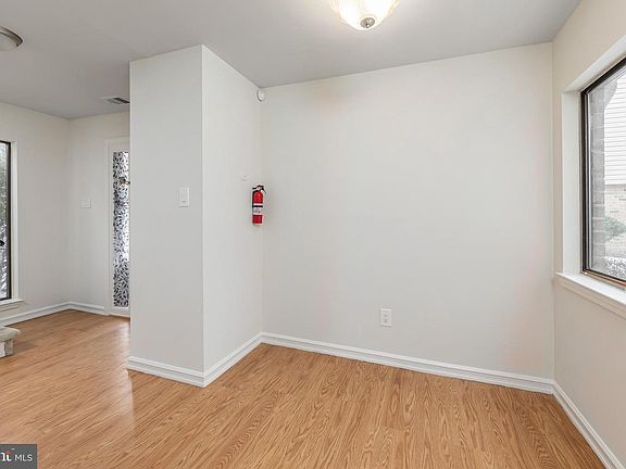 2nd image of 307 Meadowview