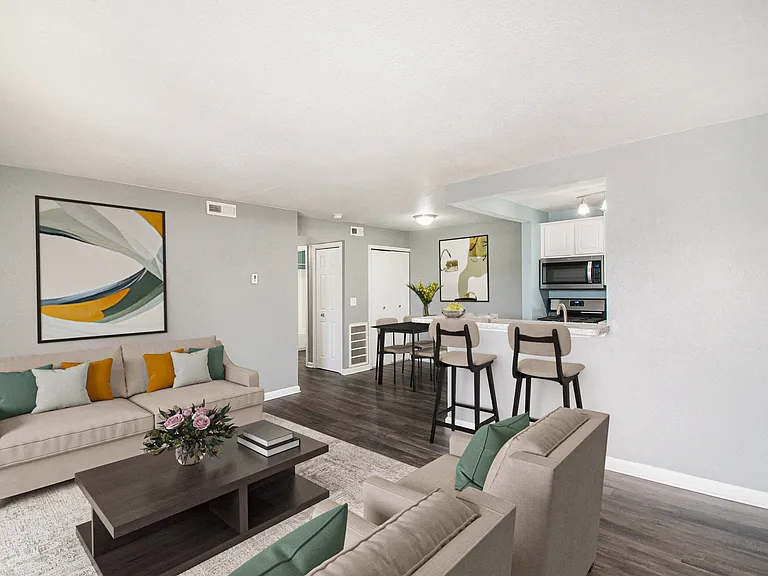 Westfield Club Apartments — Photo 3