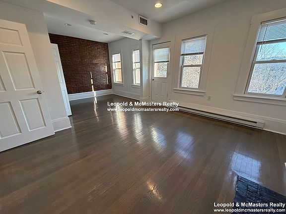 3rd image of 1414 Beacon St Suite 2