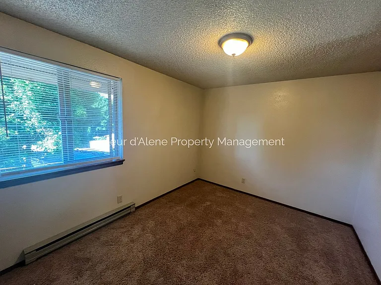 147 E Willow Tree Ln — Photo 7