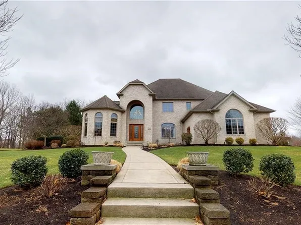 253 Niagara Point Dr, Erie, PA 16507